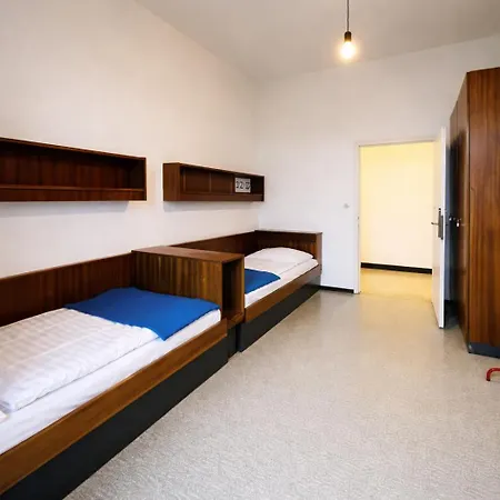 Numbr25 - Self Service & Budget Мотель *