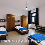 Numbr25 - Self Service & Budget Мотель *