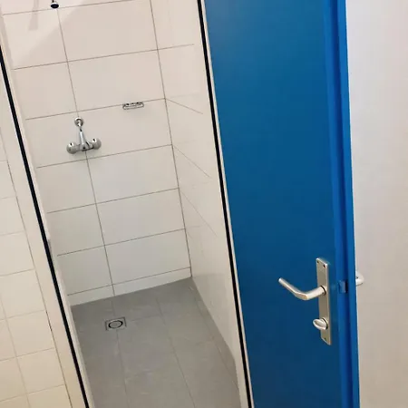 Numbr25 - Self Service & Budget 汽车旅馆